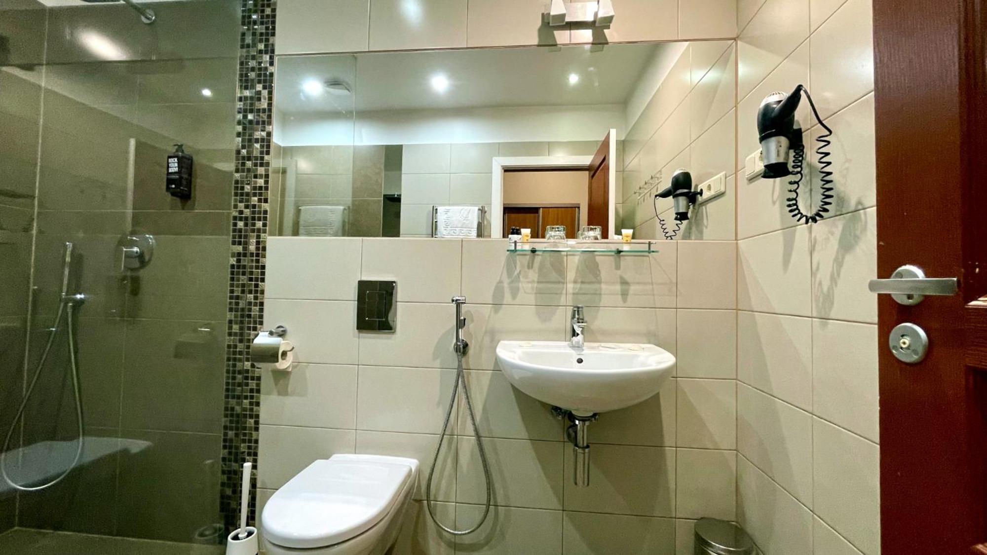 Riga Unimars Hotel Bagian luar foto